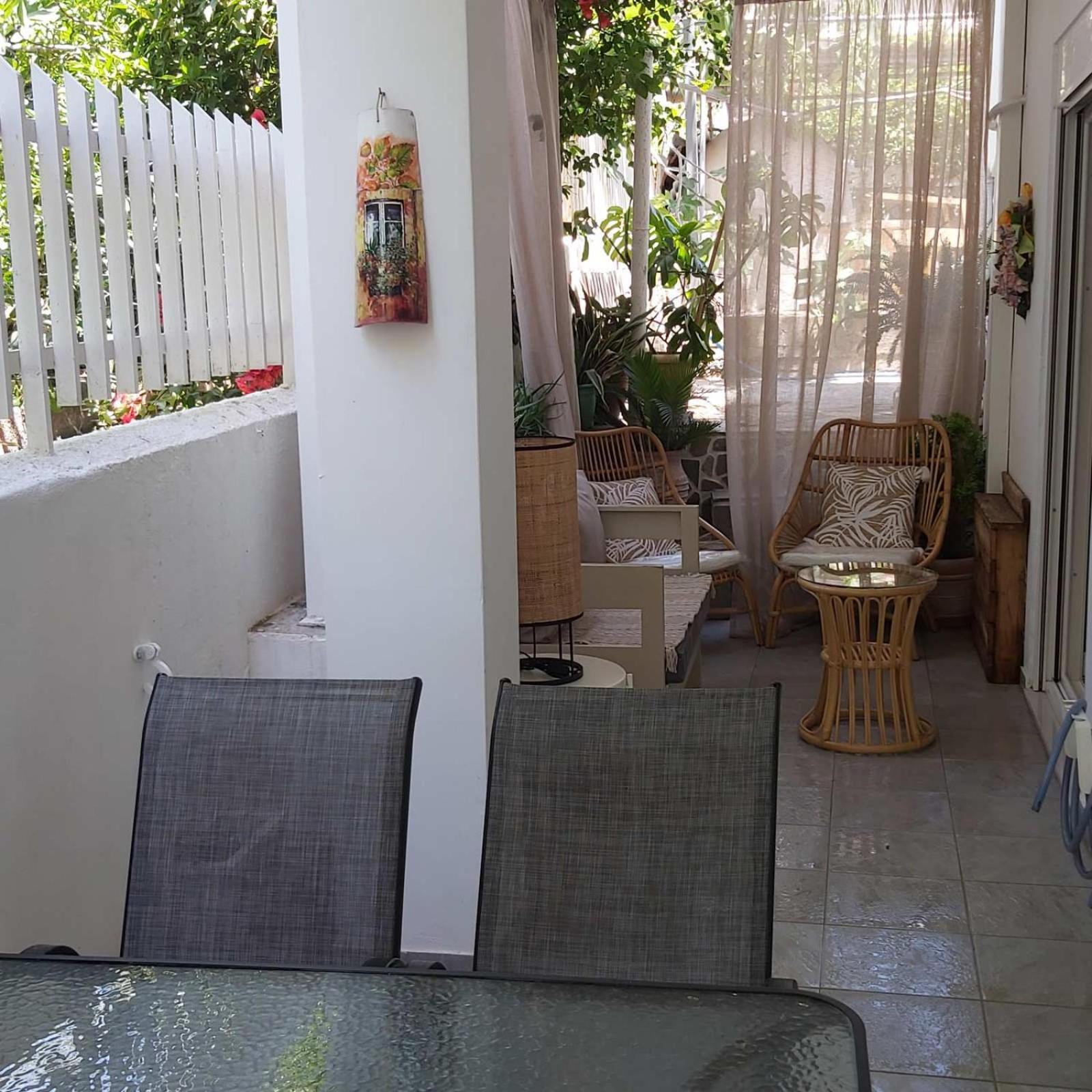 Eytyhias Yard Apartments In Poros Pórosz Kültér fotó